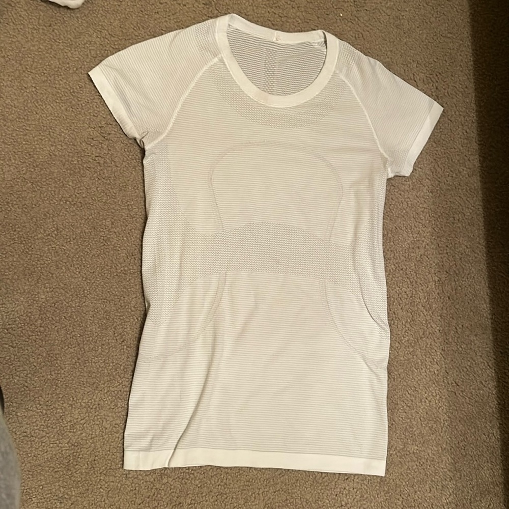 WHITE LULULEMON SWIFTLY